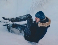 Лежит мужик (миниатюра)